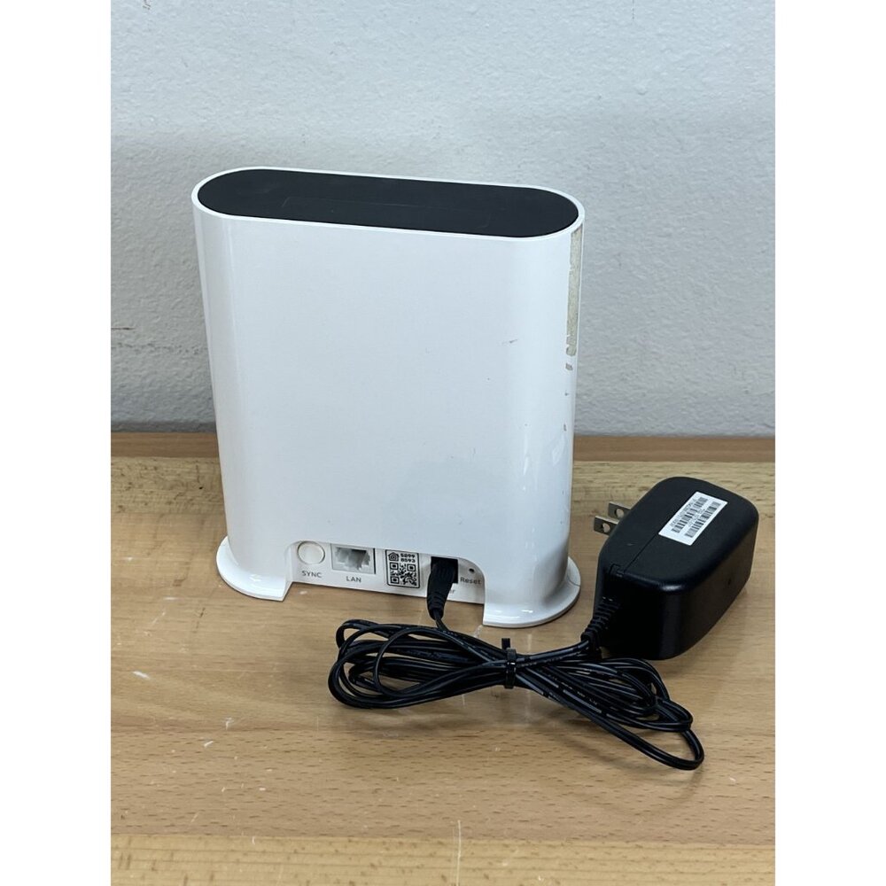 Arlo Ultra Smart Hub Base Station White Model VMB5000 #U0987 (AR) - Picture 4 of 7